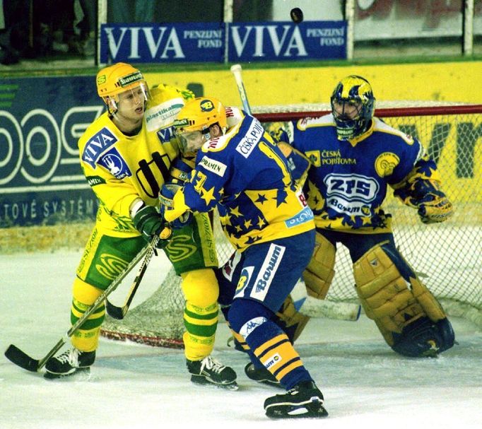 Vsetín proti Zlínu ve finále hokejové extraligy 1999.