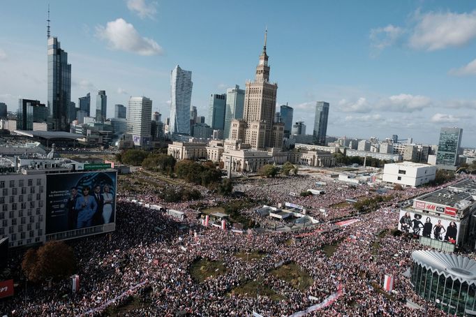 "Pochod milionu srdcí" svolal dva týdny před volbami opoziční vůdce Donald Tusk z liberální Občanské platformy.