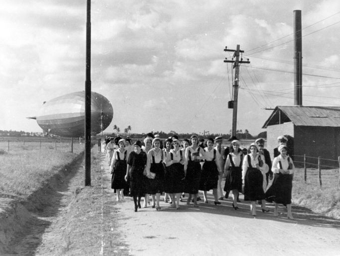 Před 90. lety absolvovala svůj první let německá vzducholoď LZ 127 Graf Zeppelin (18. 9. 1928), která byla následně uvedena do oficiálního provozu 11. října téhož roku.