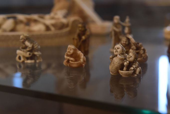 Slonovinové sošky z takzvaného Prečanova pokladu.