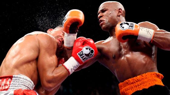 FOTO Mayweather zničil Ortize a sebral mu mistrovský pás