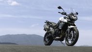 Triumph Tiger 800XR - Tradiční britská značka je známá spíš svými retro motocykly. Cestování jí také ale není cizí. Model Tiger 800 XR má výkon 70 kW. Cena: 269 000 Kč.