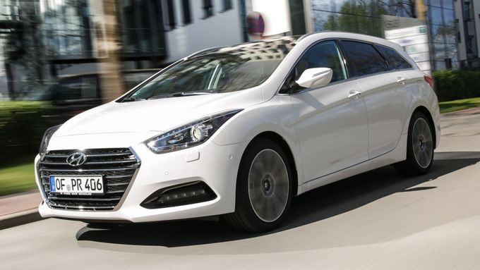 Velký kombík Hyundai i40 se dá jako mírně ojetý pořídit průměrně se slevou 34 procent