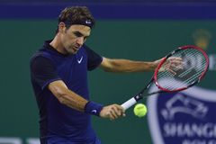 Federer se chce po zdravotní pauze vrátit na kurty v lednu