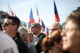 Hnutí SPD Tomia Okamury svolalo před volbami do Evropského parlamentu demonstraci na pražské Václavské náměstí "proti diktátu Evropské unie".