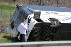 V Bulharsku se srazil osobní vůz s autobusem. Šest lidí zemřelo, mezi 23 zraněnými jsou i děti
