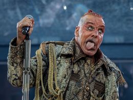 Zpěvák Rammsteinů Till Lindemann čelí obvinění z násilí a sexuálního obtěžování