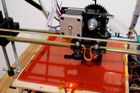 3D tisk míří do praxe: Vytisknete si bonbony nebo kosti