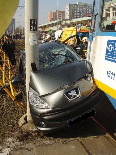 V Ostravě se srazilo auto s tramvají