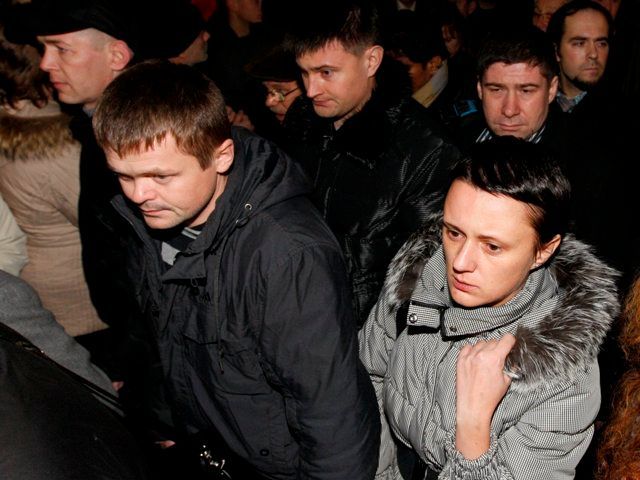 Čakající lidé na vlak v Petrohradu