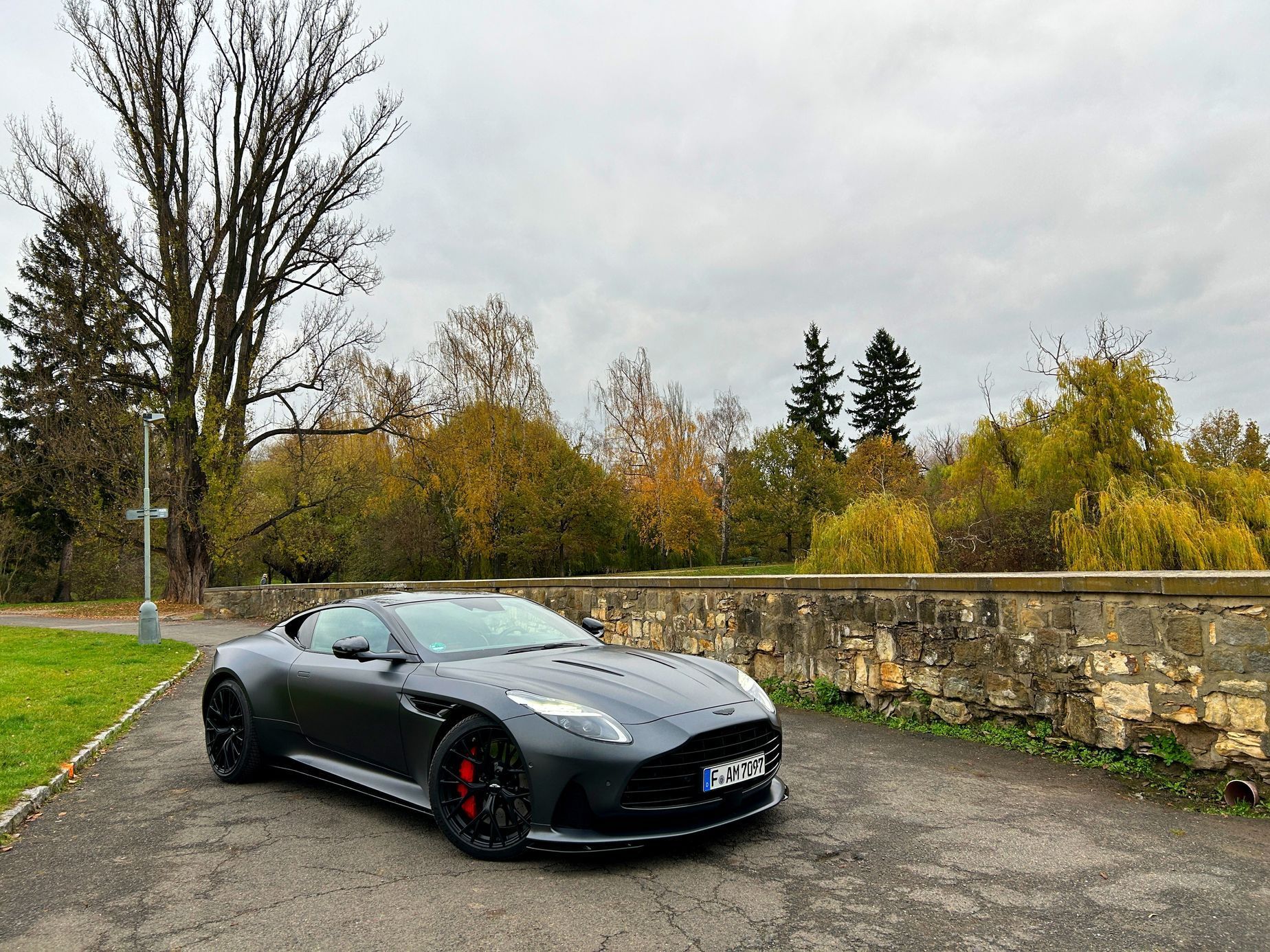 Aston Martin DB12