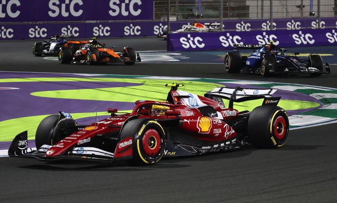 Pilot F1 Lewis Hamilton během Velké ceny Saúdské Arábie F1 2025