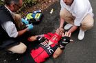 Drsné následky děsivého pádu na Tour. Porte má zlomenou klíční kost a dokonce i pánev