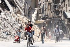 Válečné zločiny páchají Asad i islamisté, oznámila OSN