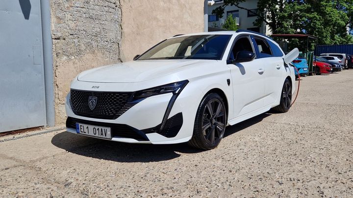 Francouzská odpověď na Octavii Combi: Peugeot 308 SW má velký kufr a zajímavý design; Zdroj foto: Jan Matoušek
