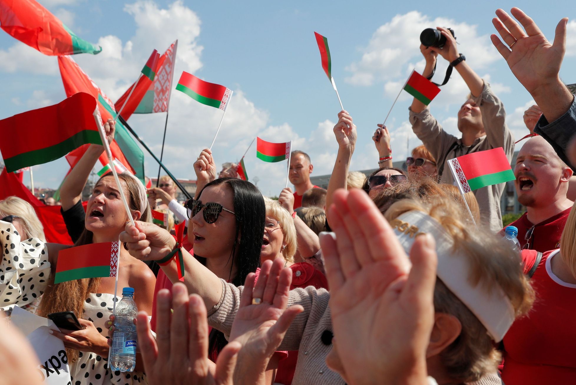Demonstrace na podporu Lukašenka v Minsku