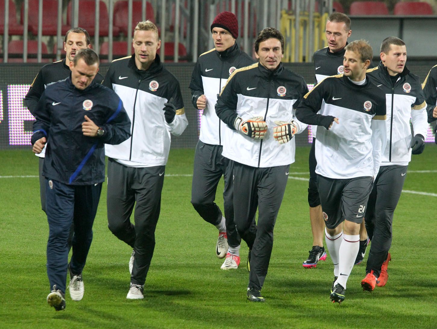 Sparťanští fotbalisté na tréninku před utkáním Evropské ligy 2012/13 s Lyonem.