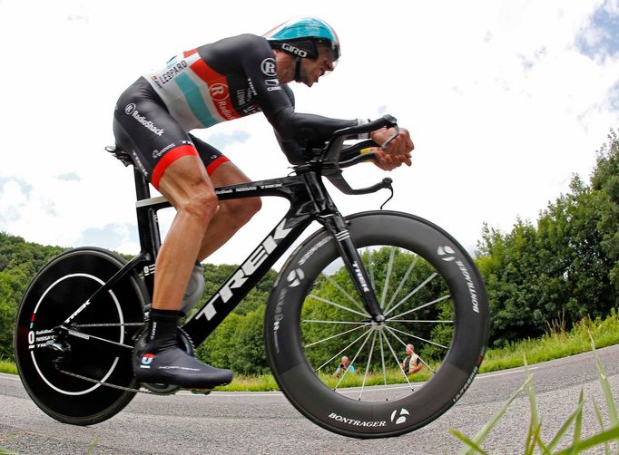 Německý cyklista Jens Voigt ze stáje Radioshack-Nissan během deváté etapy Tour de France 2012.