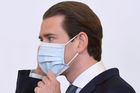 Rakouský kancléř Kurz oznámil, že ho vyšetřují kvůli korupční aféře