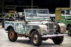 V roce 1948 se na autosalonu v Amsterdamu představily tři předprodukční off-roady s jménem Land Rover.