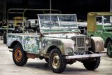 V roce 1948 se na autosalonu v Amsterdamu představily tři předprodukční off-roady s jménem Land Rover.