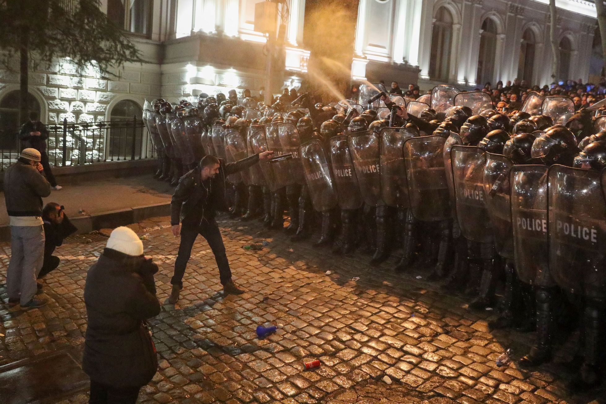gruzie protesty evropská unie demonstrace vodní děla