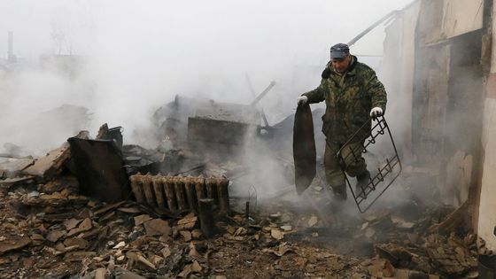 Foto zkázy: Místní vypalovali trávu, ohněm lehlo 1200 domů