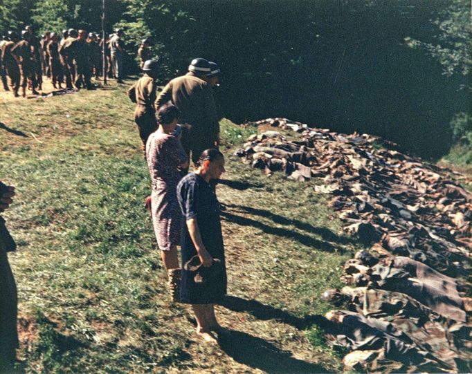 Fotografie z období osvobození koncentračního tábora Buchenvald. Duben 1945.