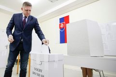 Konec mocenského kralování Fica. Slovensko směřuje k předčasným volbám, píše tisk