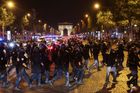 Pátá noc protestů ve Francii. Střety hlásilo Marseille, lidé tu vyrabovali bar
