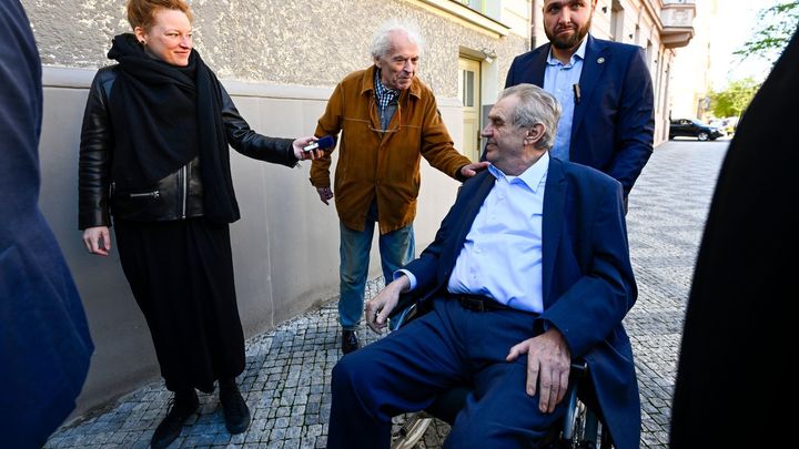 Zeman otevřel svou novou kancelář v Praze. Pracovat bude jednou týdně