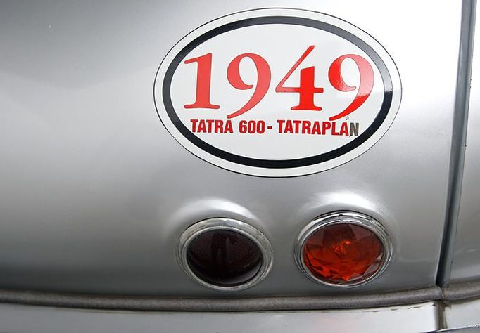 Tatra 600 - zadní světla.