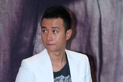 Omluva čínského herce manželce za nevěru je hitem internetu