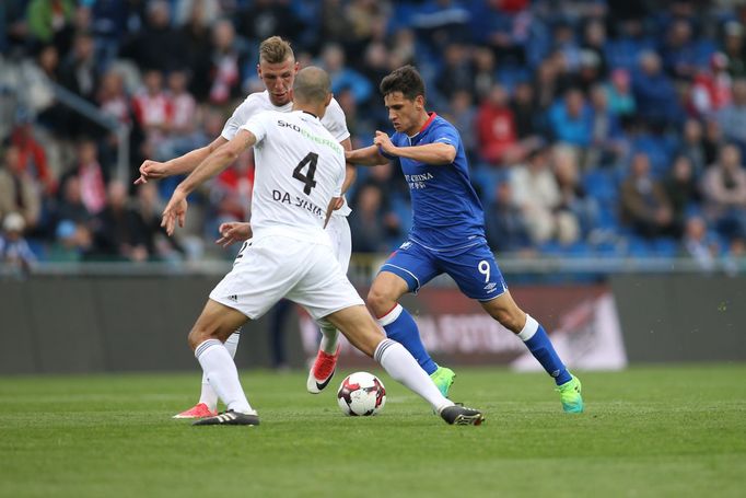 EPL, Mladá Boleslav-Slavia: Da Silva Douglas (4) - Ruslan Mingazov