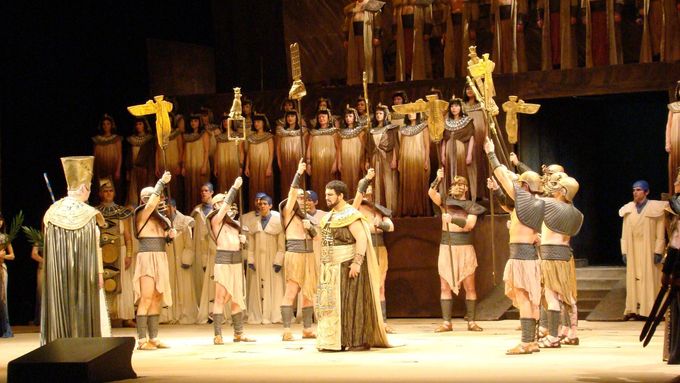 Verdiho opera Aida v pražském Národním divadle.