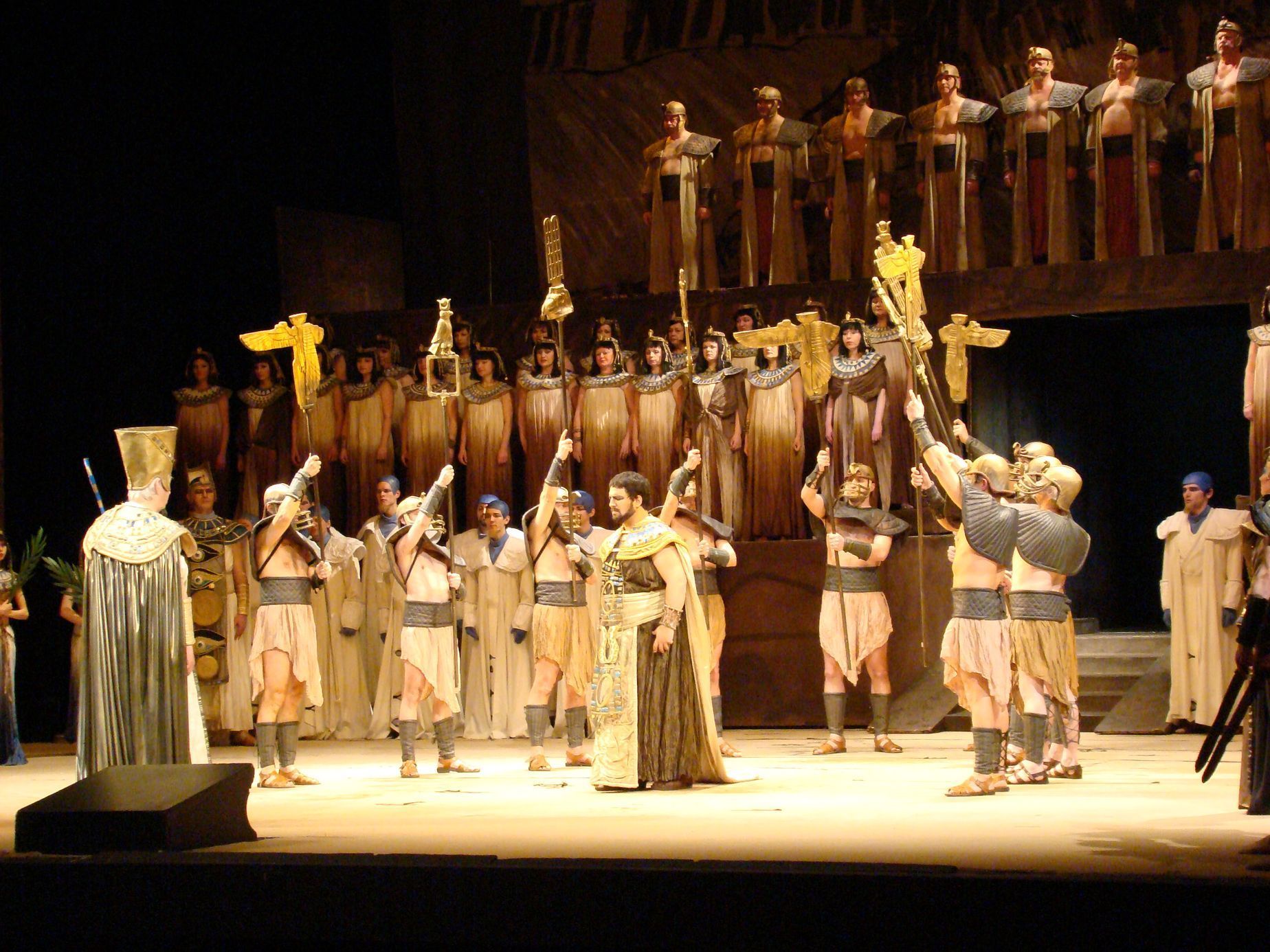Národní divadlo - sboristé - opera - Aida - Verdi