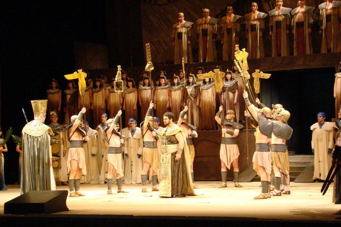 Verdiho opera Aida v pražském Národním divadle.
