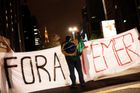 Brazilský prezident měl uplácet svědka v korupční aféře. Tisíce lidí proti němu vyšly do ulic