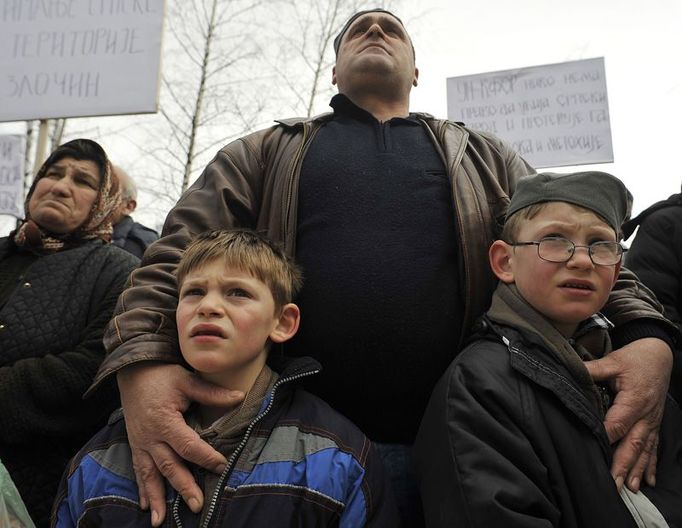 "Ve Štrpce nežije ani jeden šťastný člověk. Lidé, kteří nevědí, co bude zítra, nemohou být šťastni," tvrdí místní pravoslavný kněz.