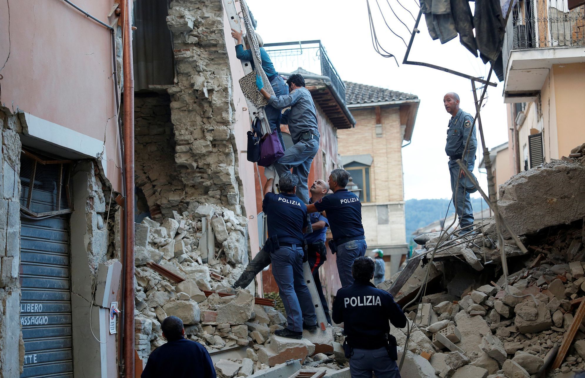 Následky zemětřesení ve středoitalském Amatrice