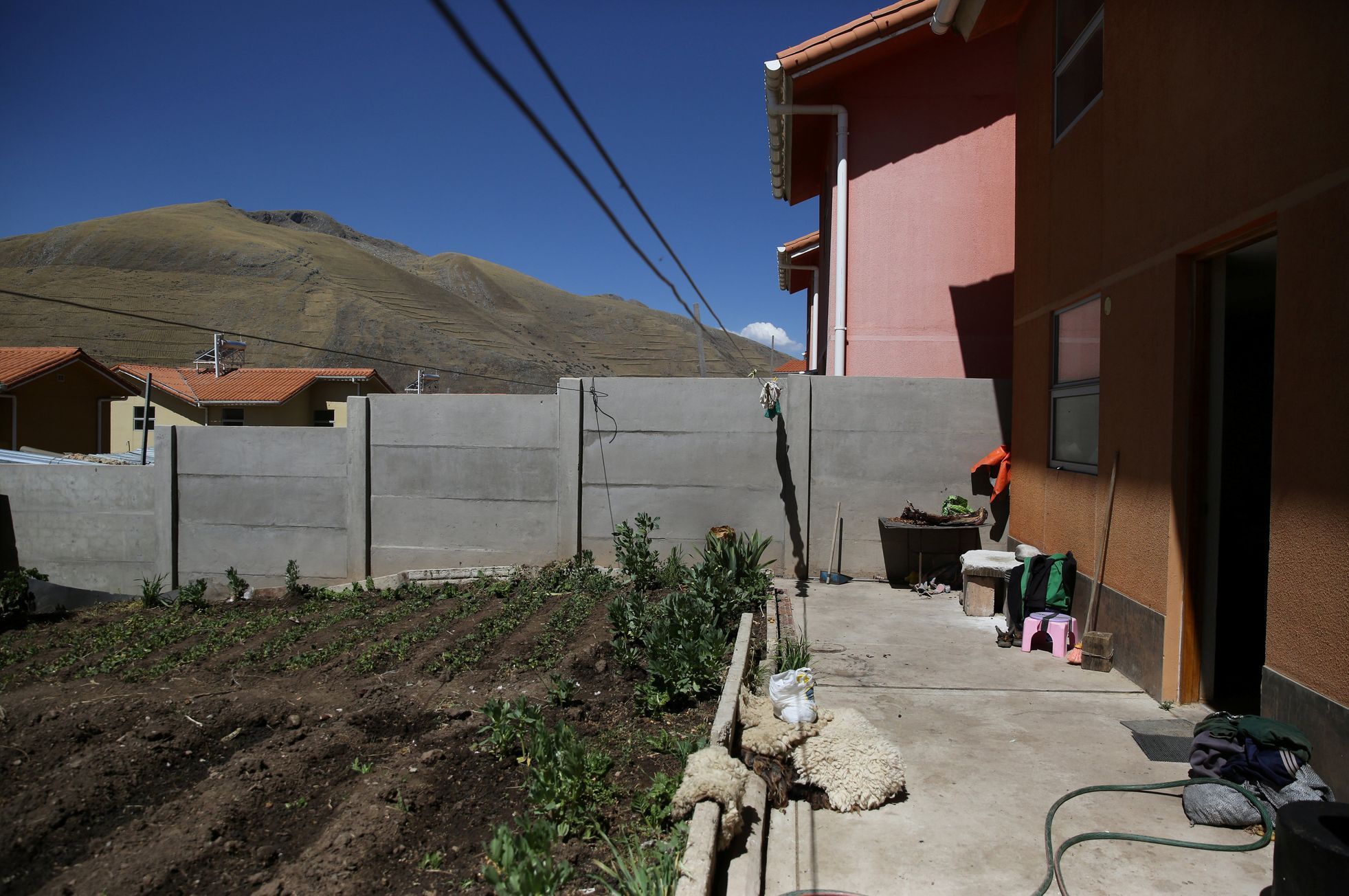 Přesídlená vesnice, Peru