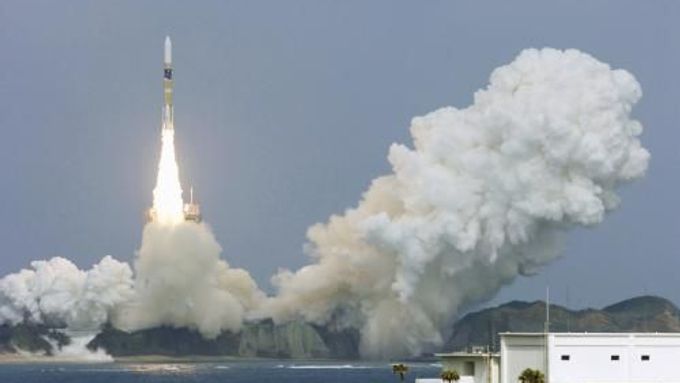 Z vesmírného centra Tanegašima na jihu Japonska odstartovala v sobotu raketa H-2A, aby na oběžnou dráhu vynesla další špionážní satelit. Jeho proklamovaným cílem je zvýšit schopnost Japonska monitorovat podezřelé aktivity nevyzpytatelného režimu v Severní Koreji.