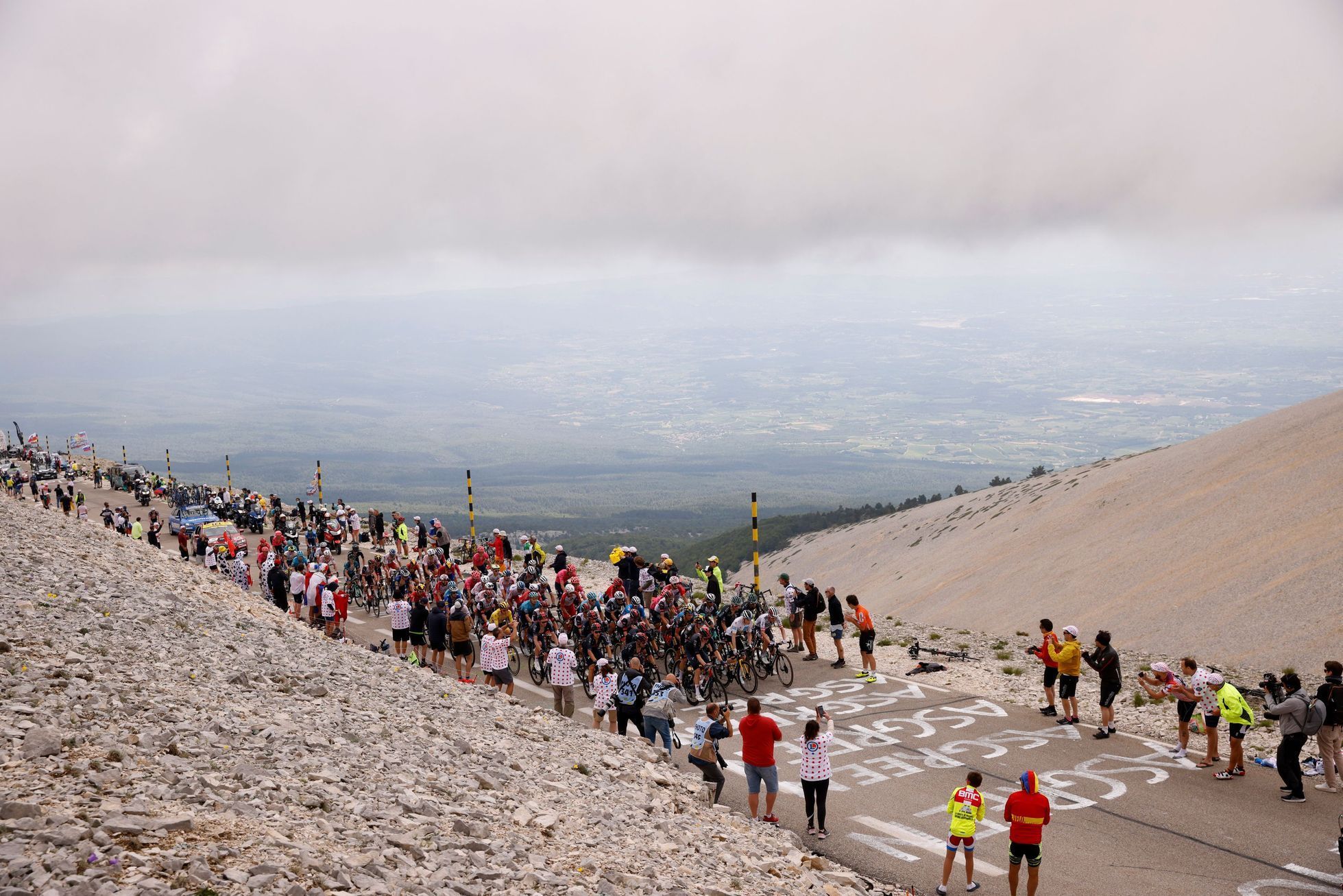 11. etapa Tour de France 2021: Fanoušci pod vrcholem Mont Ventoux