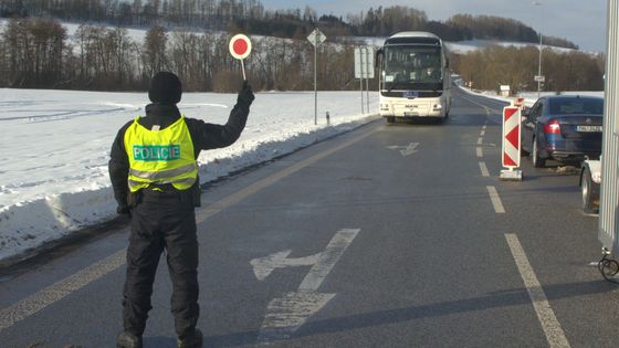 Kontrola vozidel u Vrchlabí na Trutnovsku