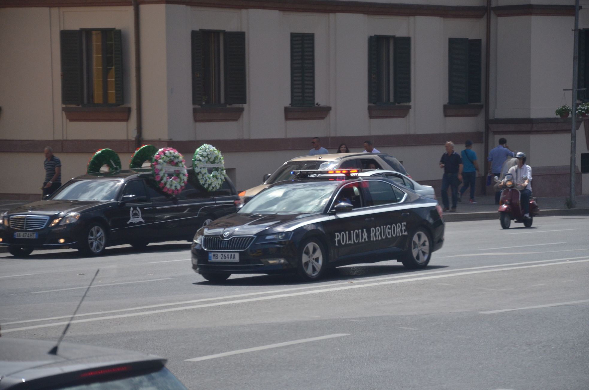 Škoda Superb policie Tirana