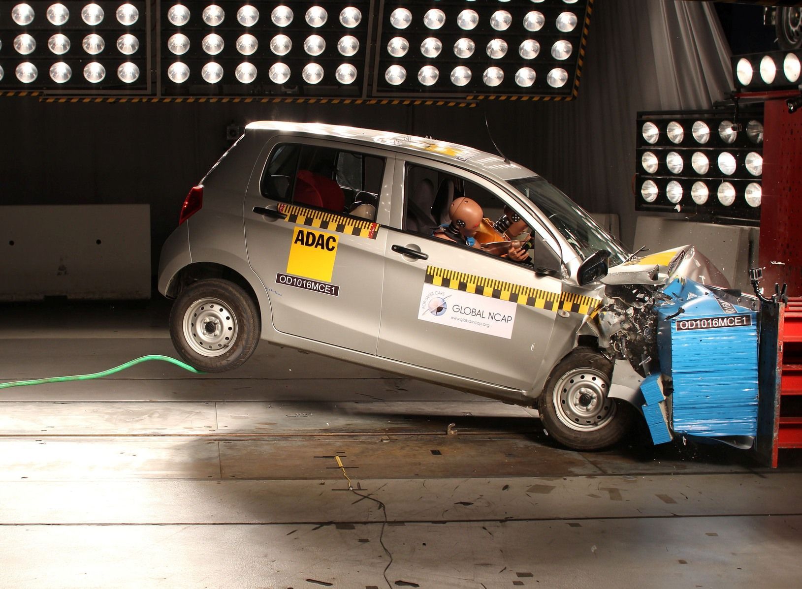Crash test minivozy Indie-2016
