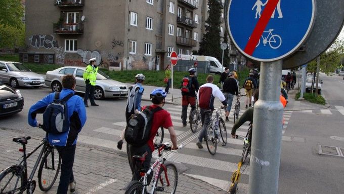 Zájemců o cyklistiku je prý v Praze potenciálně o dost víc, než jich potkáte v ulicích.