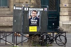 Macron předstírá, že nevede kampaň. A zvyšuje tak svou šanci udržet moc nad Francií