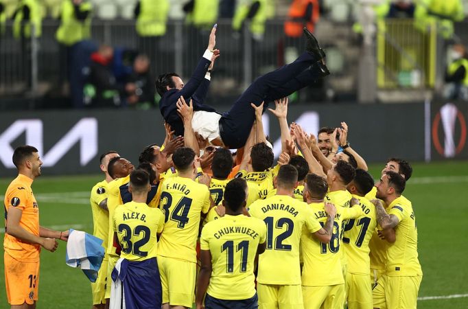 Soccer Football - Europa League Final - Villarreal v Manchester United - Polsat Plus Arena Gdansk, Gdansk, Poland - May 26, 2021 Villarreal players celebrate with coach U