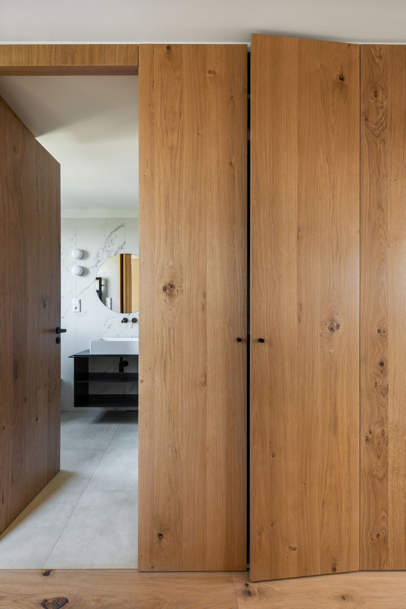 No architects - v řadě